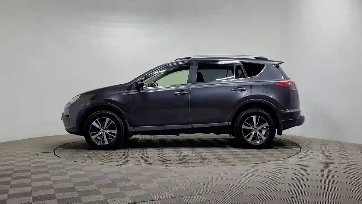 Toyota RAV4 2018 года за 12 800 000 тг. в Алматы
