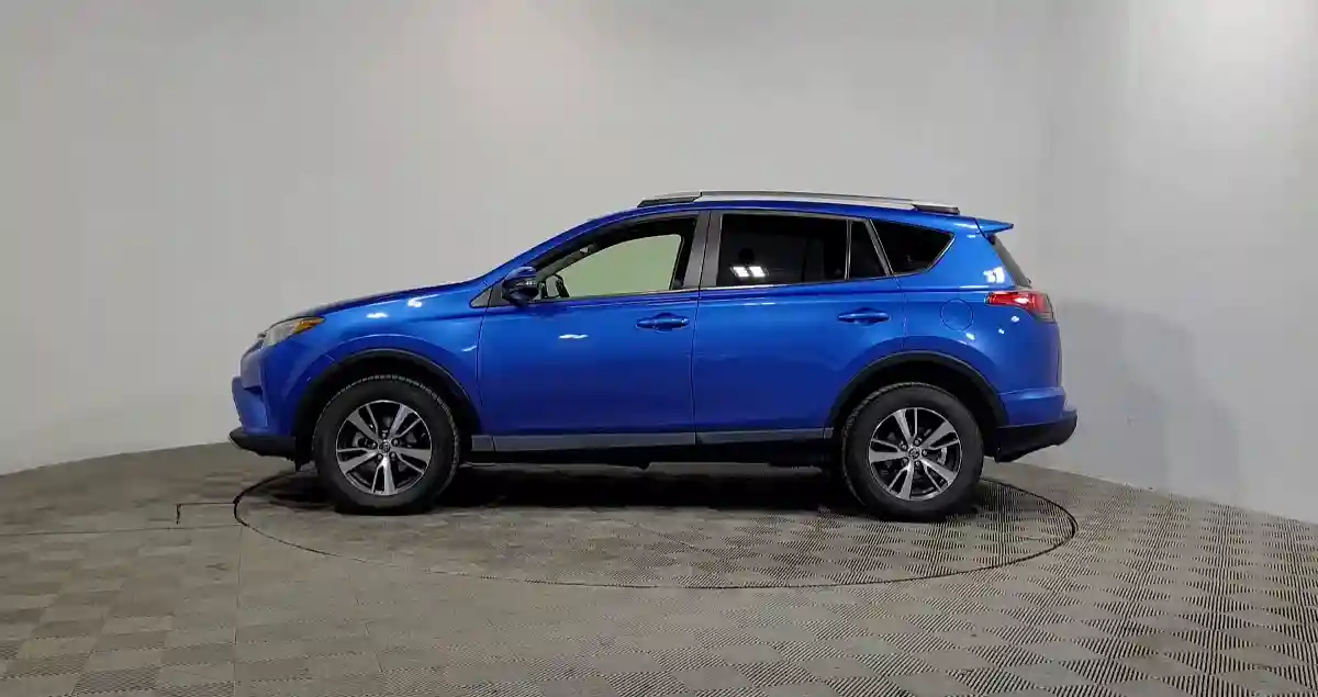 Toyota RAV4 2018 года за 10 990 000 тг. в Алматы