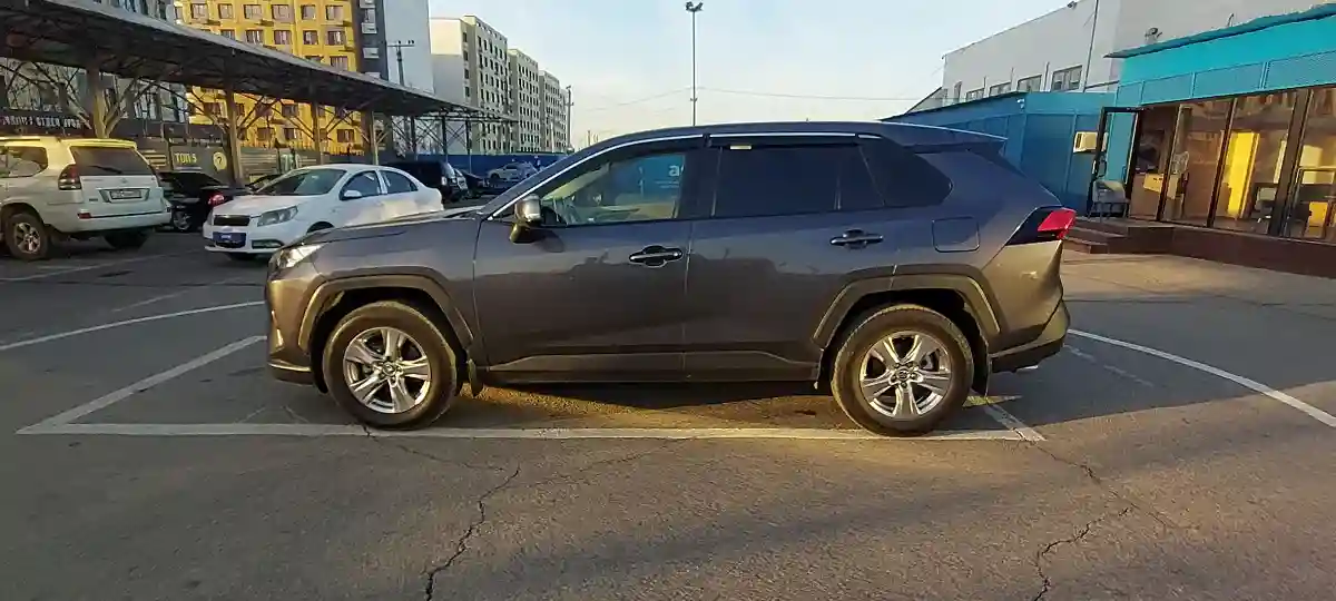 Toyota RAV4 2022 года за 15 000 000 тг. в Алматы