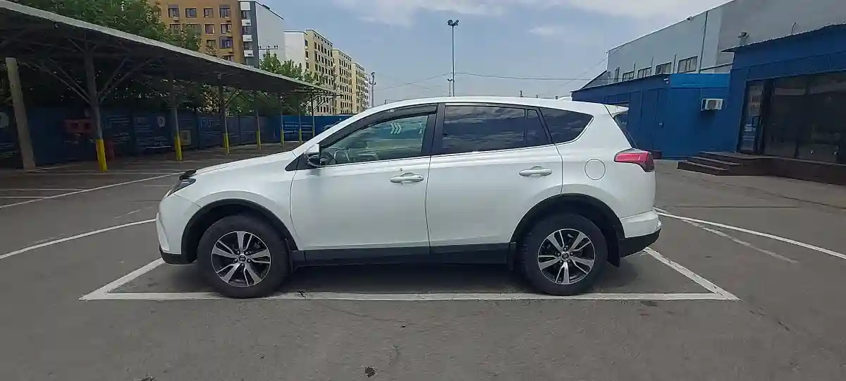 Toyota RAV4 2016 года за 10 000 000 тг. в Алматы