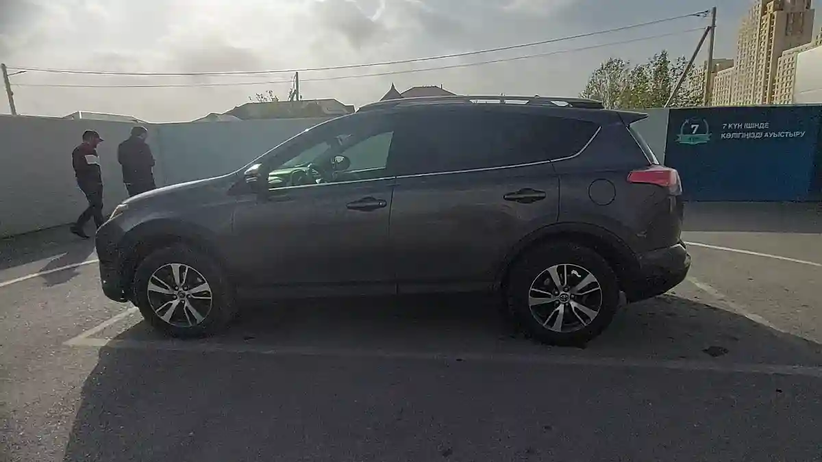 Toyota RAV4 2017 года за 10 500 000 тг. в Шымкент