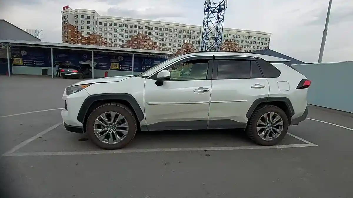 Toyota RAV4 2020 года за 13 500 000 тг. в Шымкент