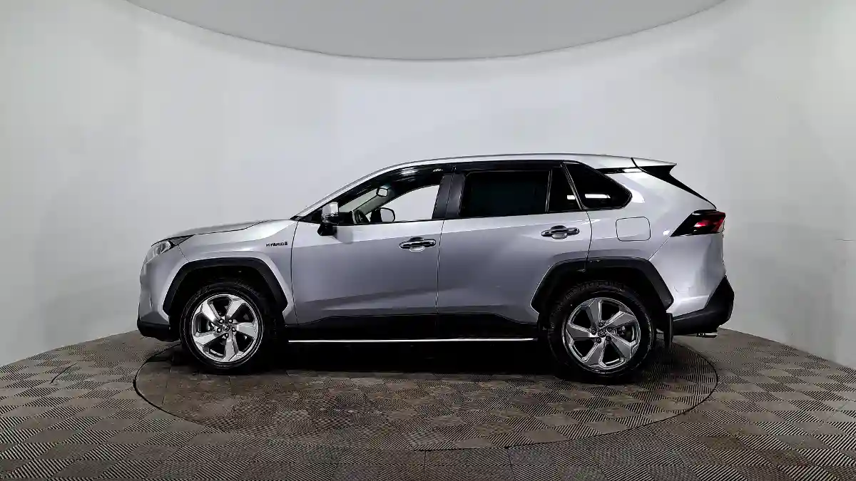 Toyota RAV4 2021 года за 13 190 000 тг. в Астана