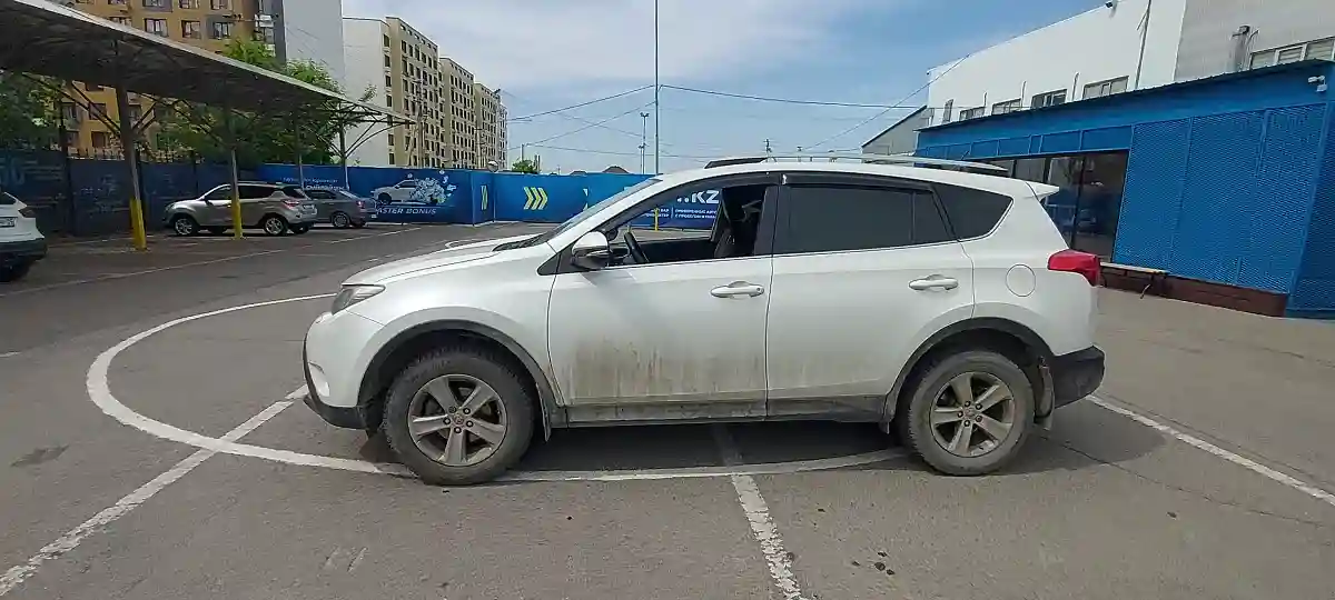 Toyota RAV4 2015 года за 9 490 000 тг. в Алматы