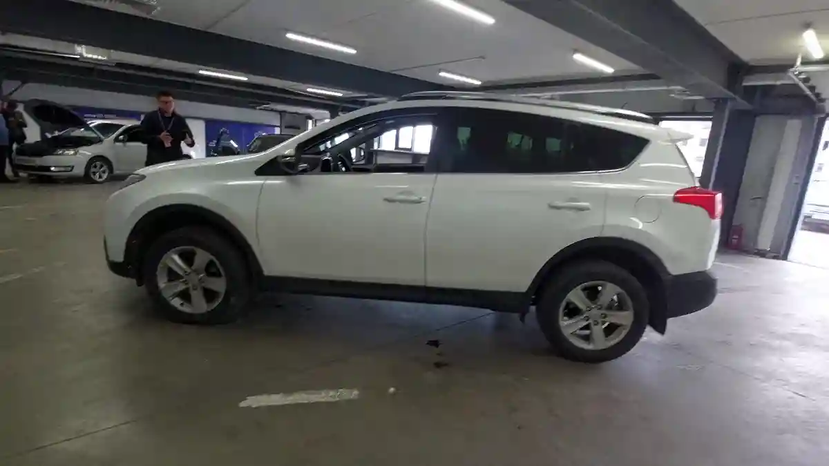 Toyota RAV4 2014 года за 10 500 000 тг. в Астана