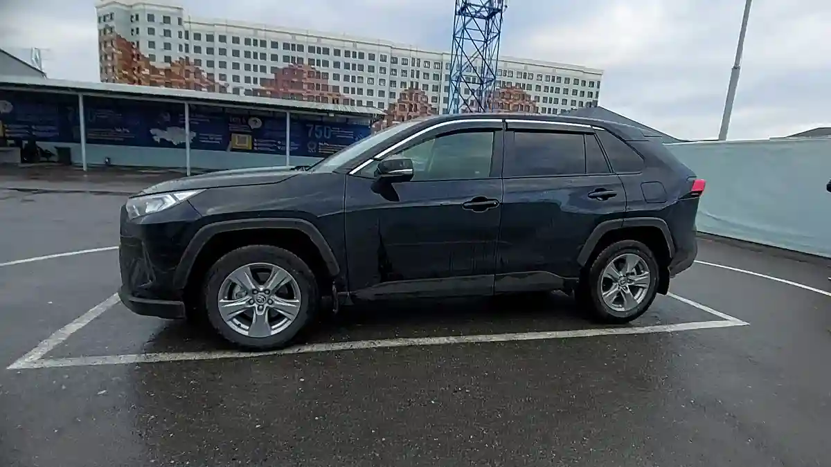 Toyota RAV4 2023 года за 18 000 000 тг. в Шымкент