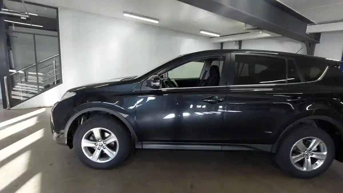 Toyota RAV4 2015 года за 11 000 000 тг. в Астана