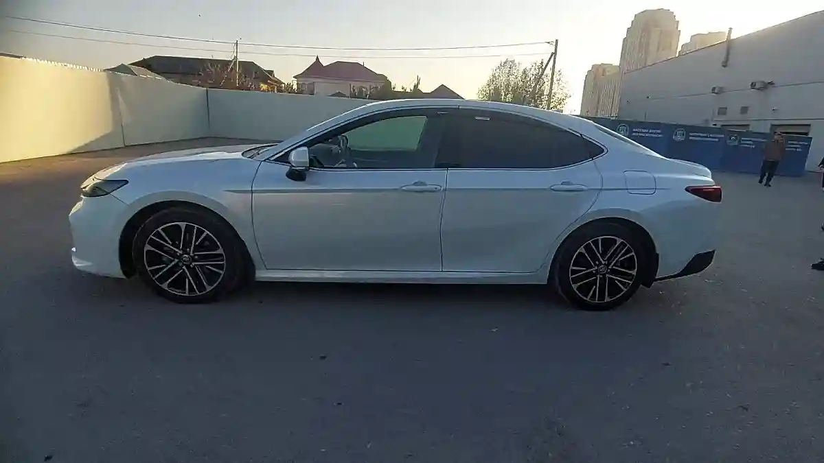 Toyota Camry 2024 года за 24 000 000 тг. в Шымкент