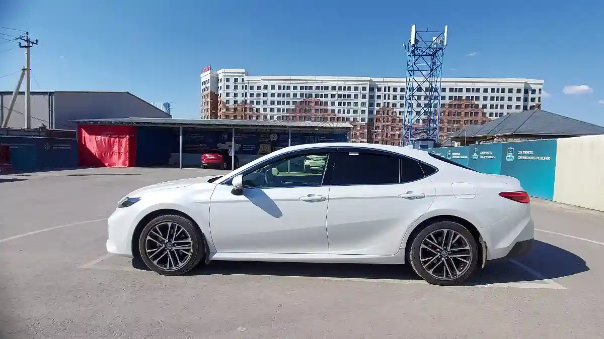 Toyota Camry 2024 года за 23 000 000 тг. в Шымкент