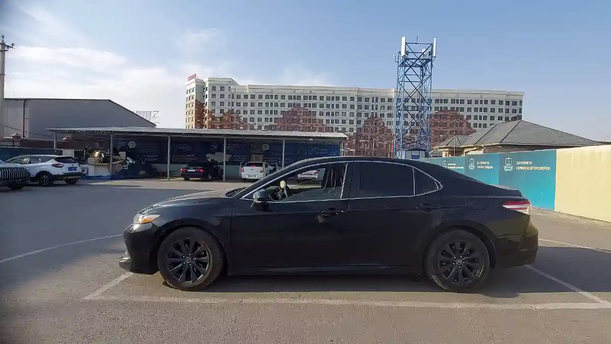 Toyota Camry 2017 года за 11 000 000 тг. в Шымкент