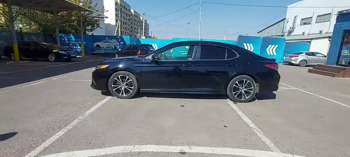 Toyota Camry 2018 года за 12 500 000 тг. в Алматы