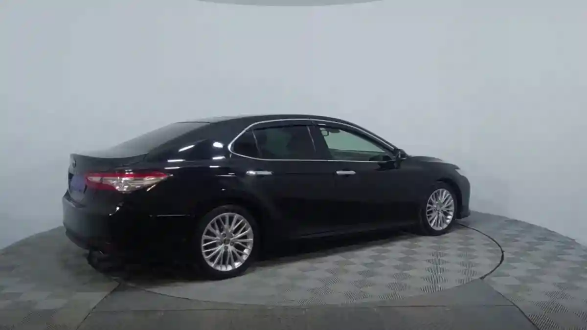 Toyota Camry 2019 года за 12 490 000 тг. в Астана