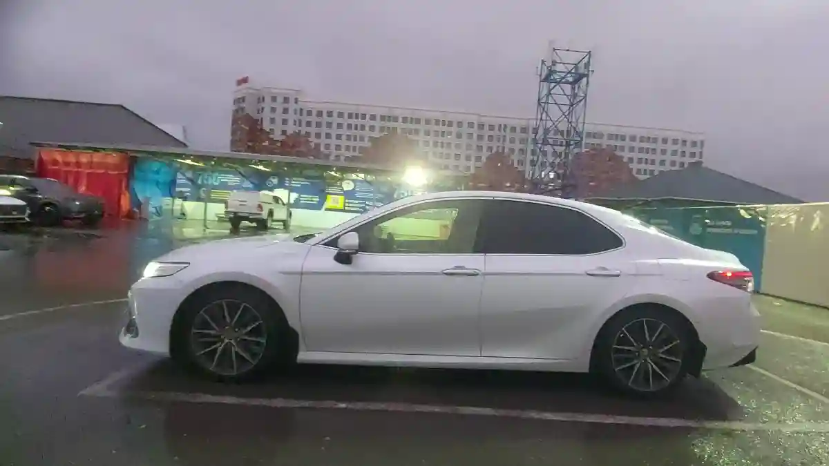 Toyota Camry 2022 года за 19 000 000 тг. в Шымкент