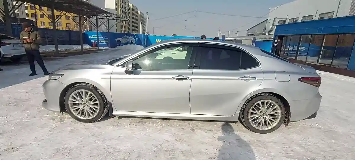 Toyota Camry 2018 года за 13 000 000 тг. в Алматы