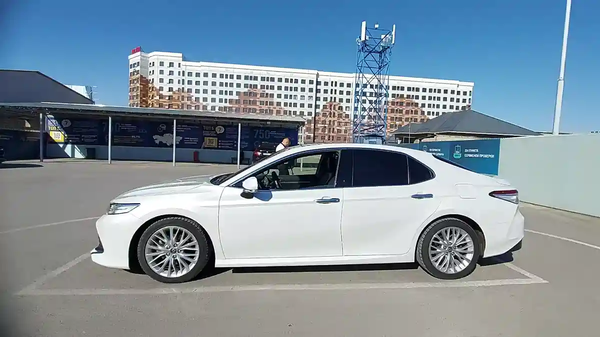 Toyota Camry 2019 года за 15 000 000 тг. в Шымкент