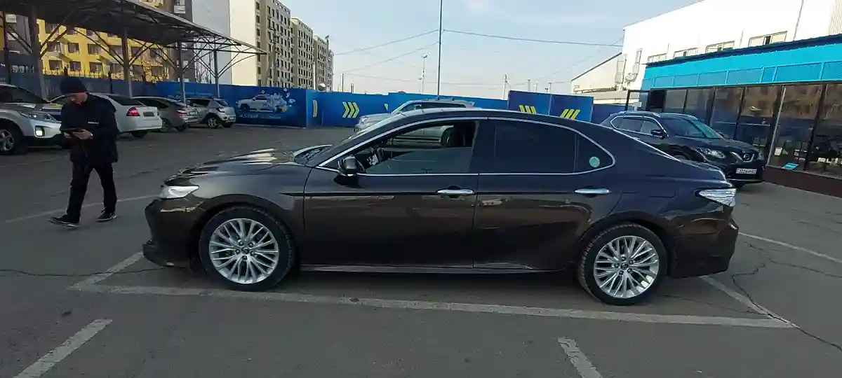 Toyota Camry 2018 года за 14 000 000 тг. в Алматы