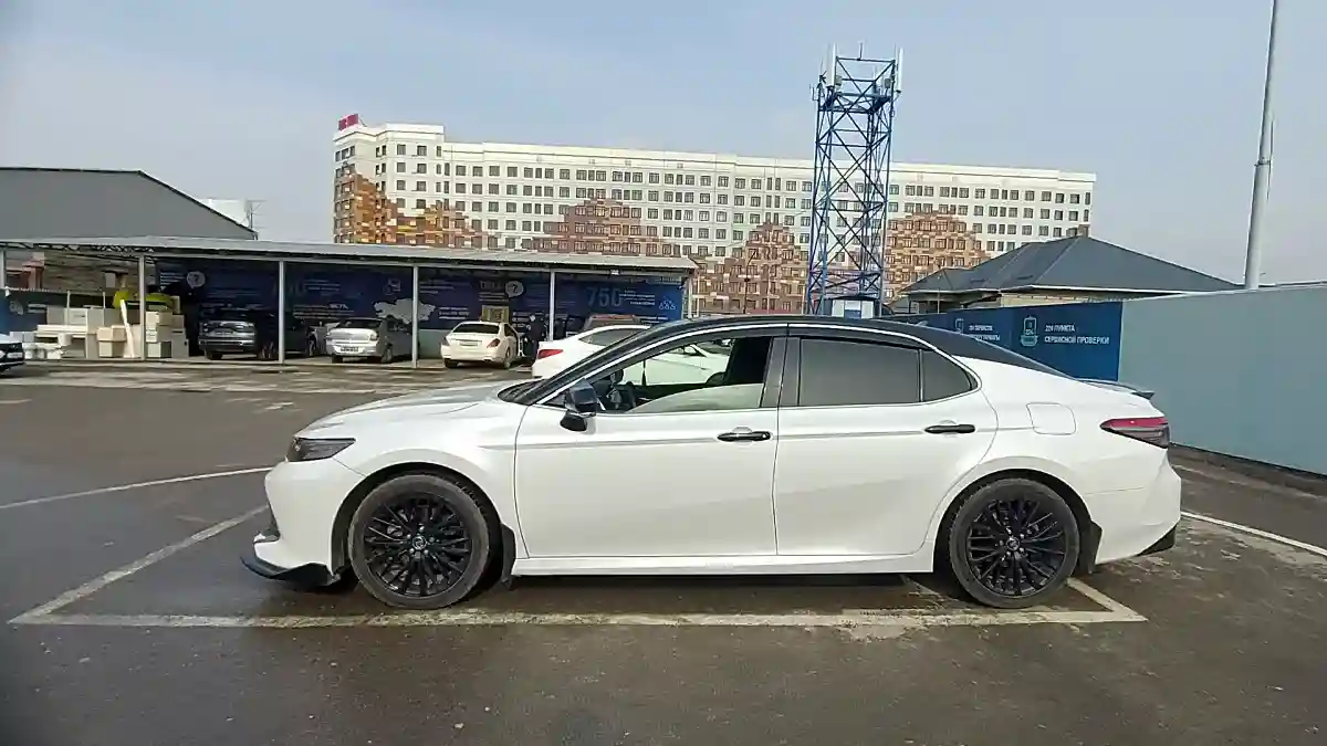 Toyota Camry 2019 года за 14 200 000 тг. в Шымкент