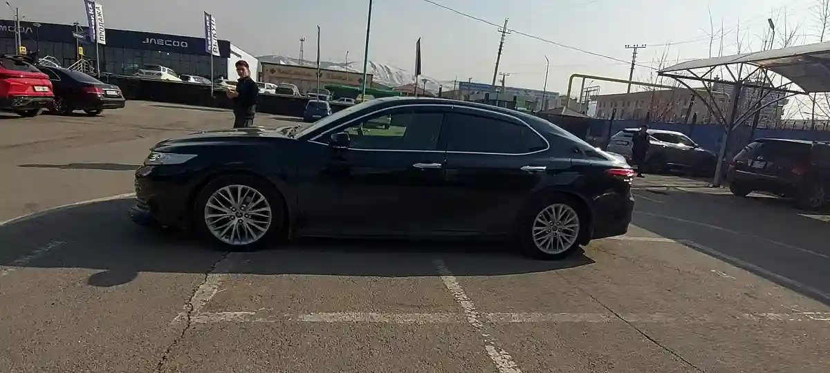 Toyota Camry 2019 года за 15 000 000 тг. в Алматы