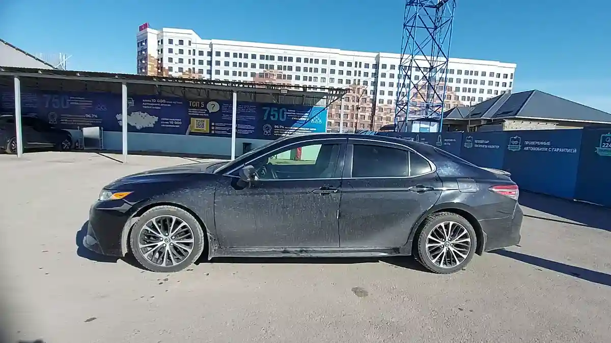 Toyota Camry 2017 года за 12 500 000 тг. в Шымкент