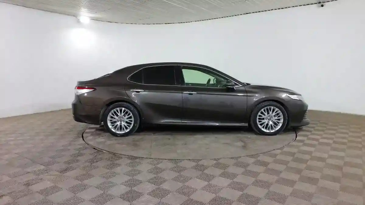 Toyota Camry 2018 года за 14 990 000 тг. в Шымкент