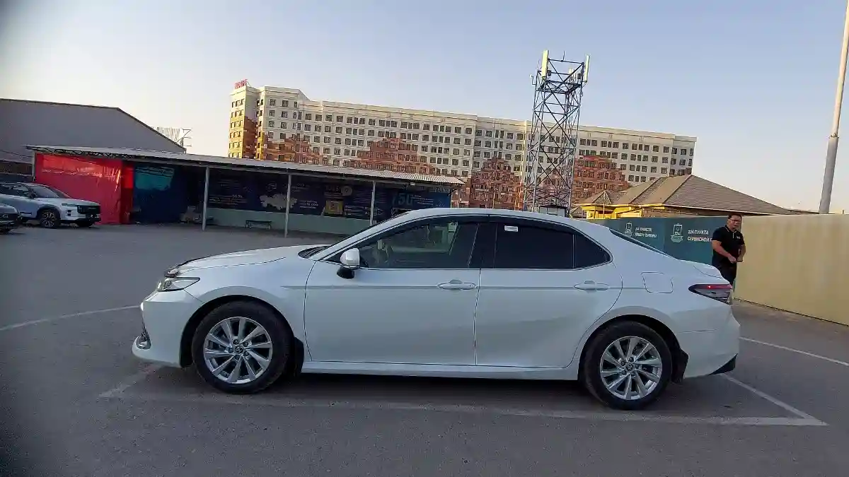 Toyota Camry 2023 года за 17 000 000 тг. в Шымкент
