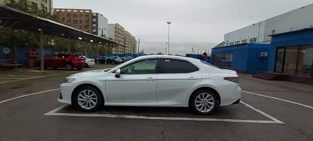 Toyota Camry 2023 года за 18 000 000 тг. в Алматы