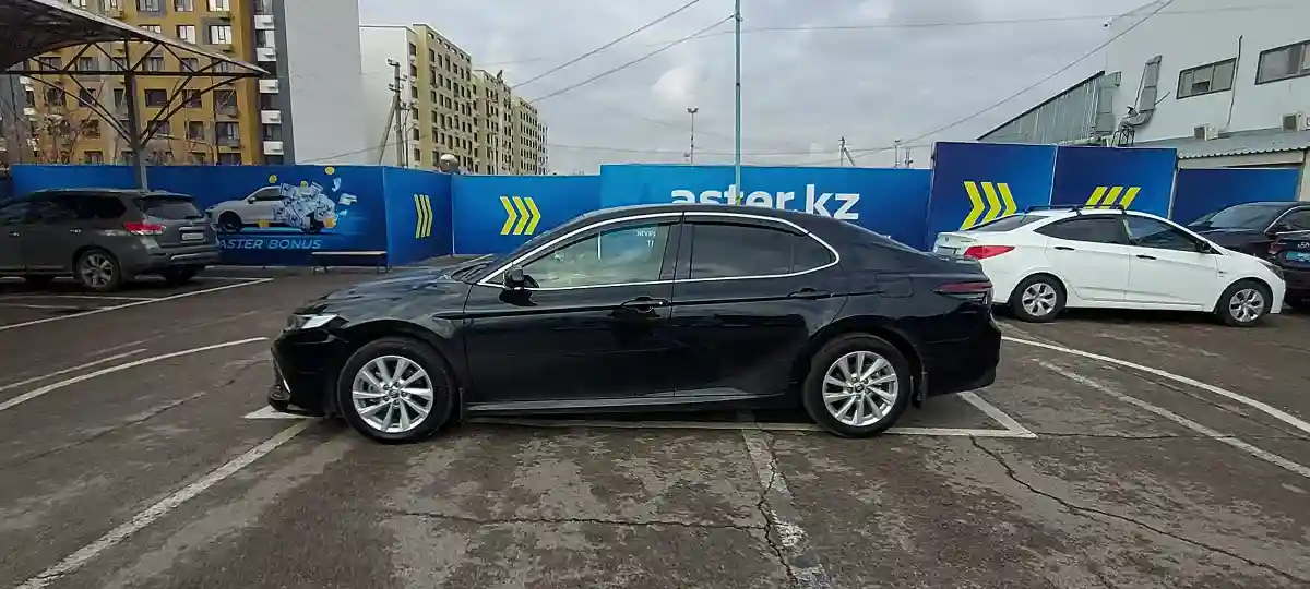 Toyota Camry 2023 года за 19 500 000 тг. в Алматы