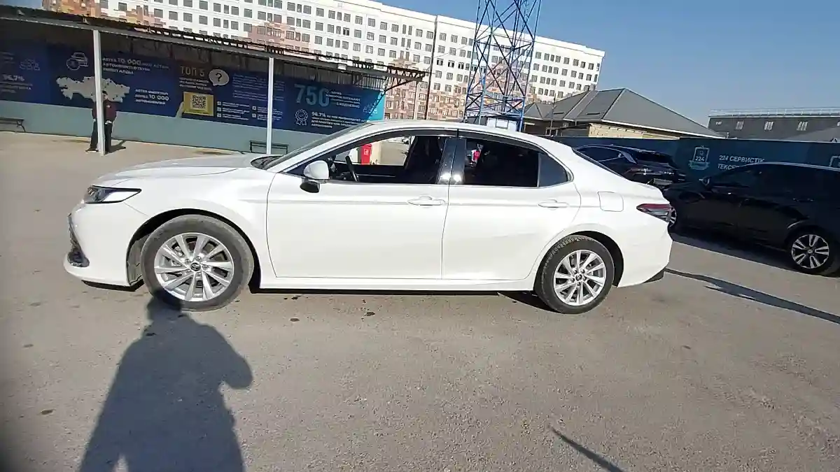 Toyota Camry 2023 года за 15 000 000 тг. в Шымкент