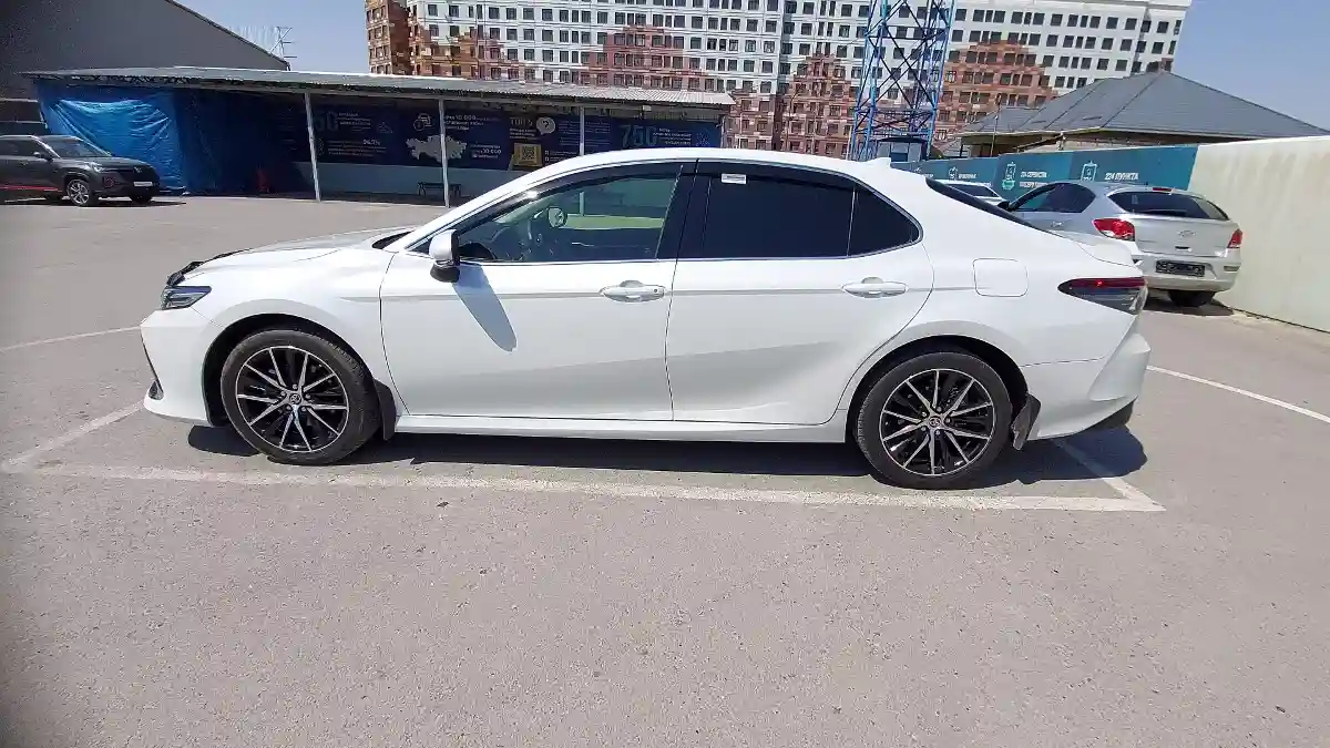 Toyota Camry 2023 года за 17 000 000 тг. в Шымкент