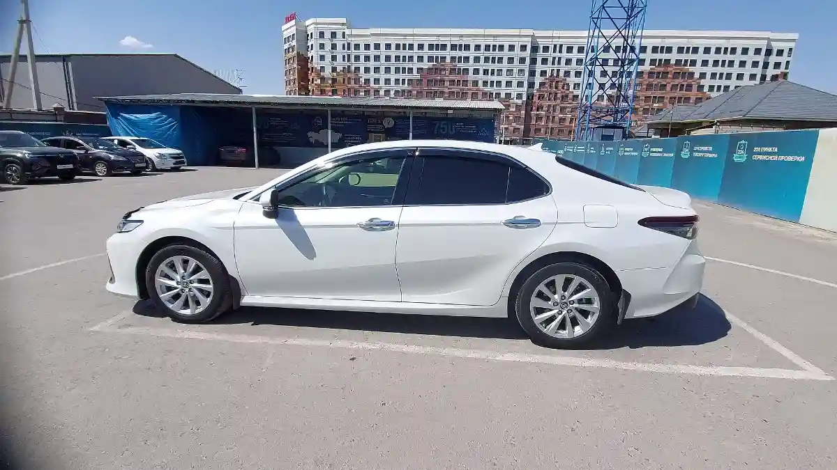 Toyota Camry 2023 года за 18 000 000 тг. в Шымкент
