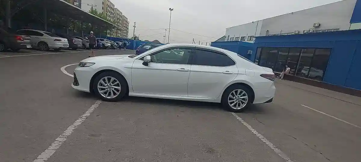 Toyota Camry 2023 года за 16 500 000 тг. в Алматы