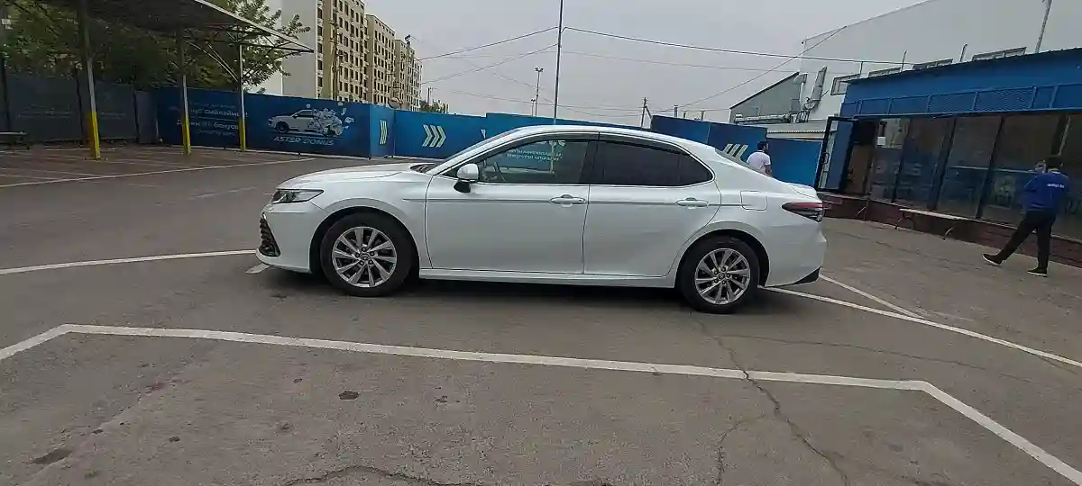 Toyota Camry 2023 года за 15 500 000 тг. в Алматы