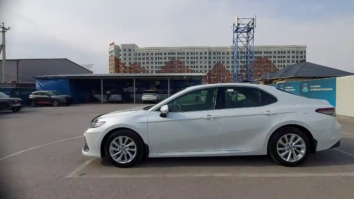 Toyota Camry 2023 года за 16 500 000 тг. в Шымкент