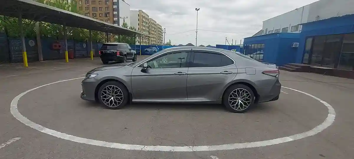 Toyota Camry 2023 года за 17 000 000 тг. в Алматы