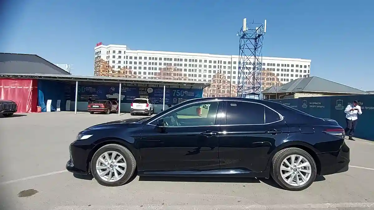 Toyota Camry 2024 года за 18 000 000 тг. в Шымкент