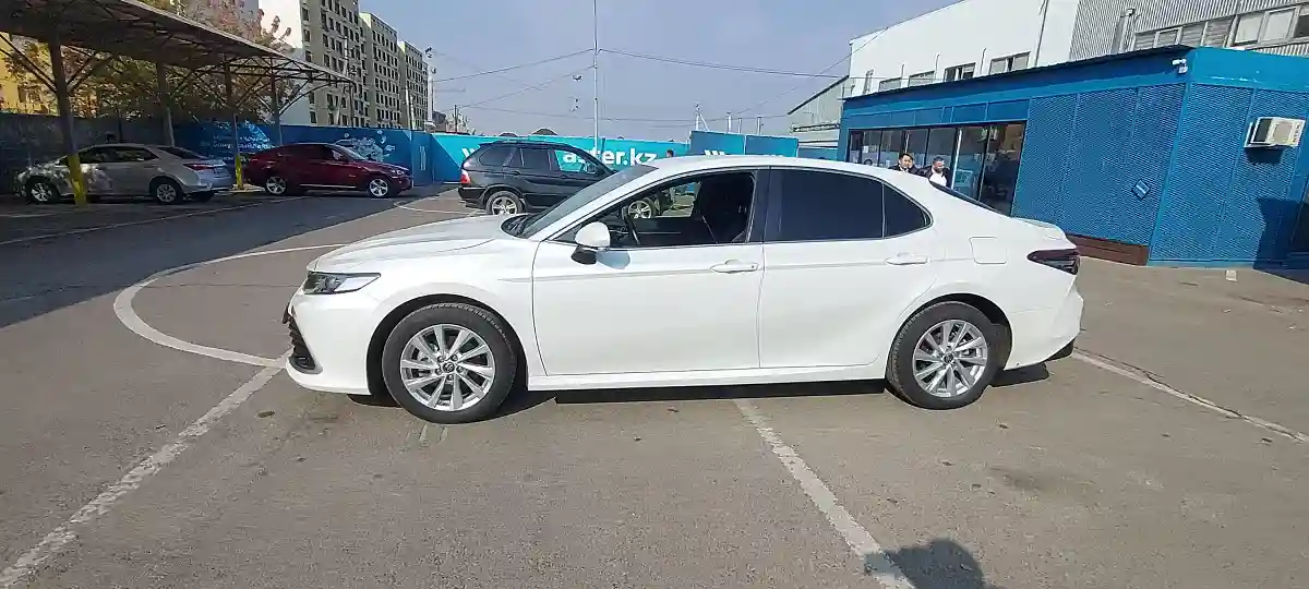 Toyota Camry 2023 года за 16 000 000 тг. в Алматы