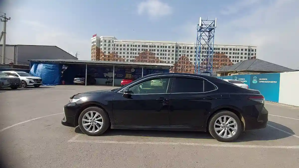 Toyota Camry 2021 года за 13 500 000 тг. в Шымкент