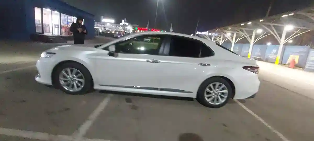 Toyota Camry 2022 года за 14 000 000 тг. в Алматы