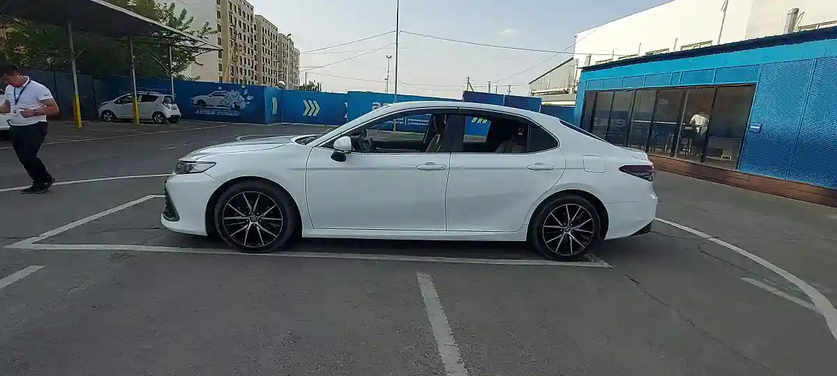 Toyota Camry 2022 года за 15 000 000 тг. в Алматы