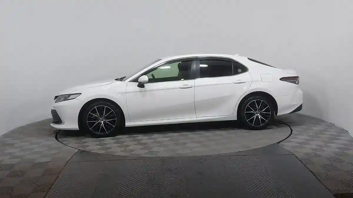 Toyota Camry 2022 года за 11 790 000 тг. в Астана