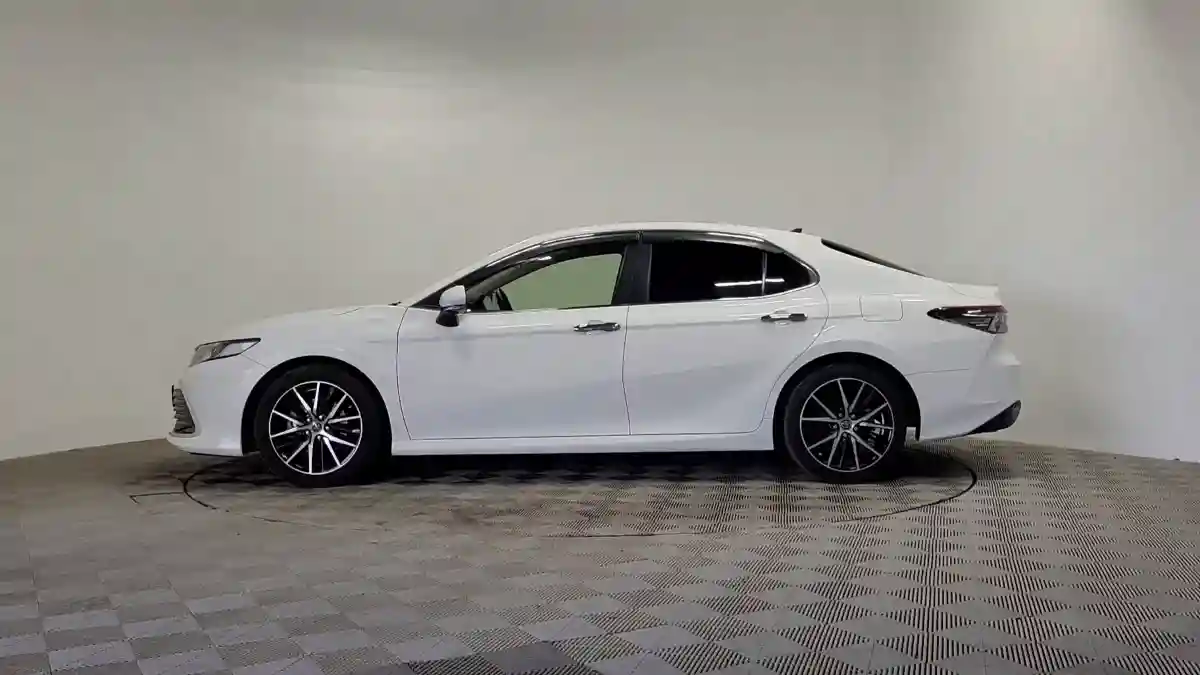 Toyota Camry 2022 года за 12 990 000 тг. в Алматы