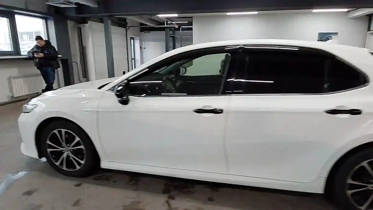 Toyota Camry 2018 года за 10 500 000 тг. в Астана