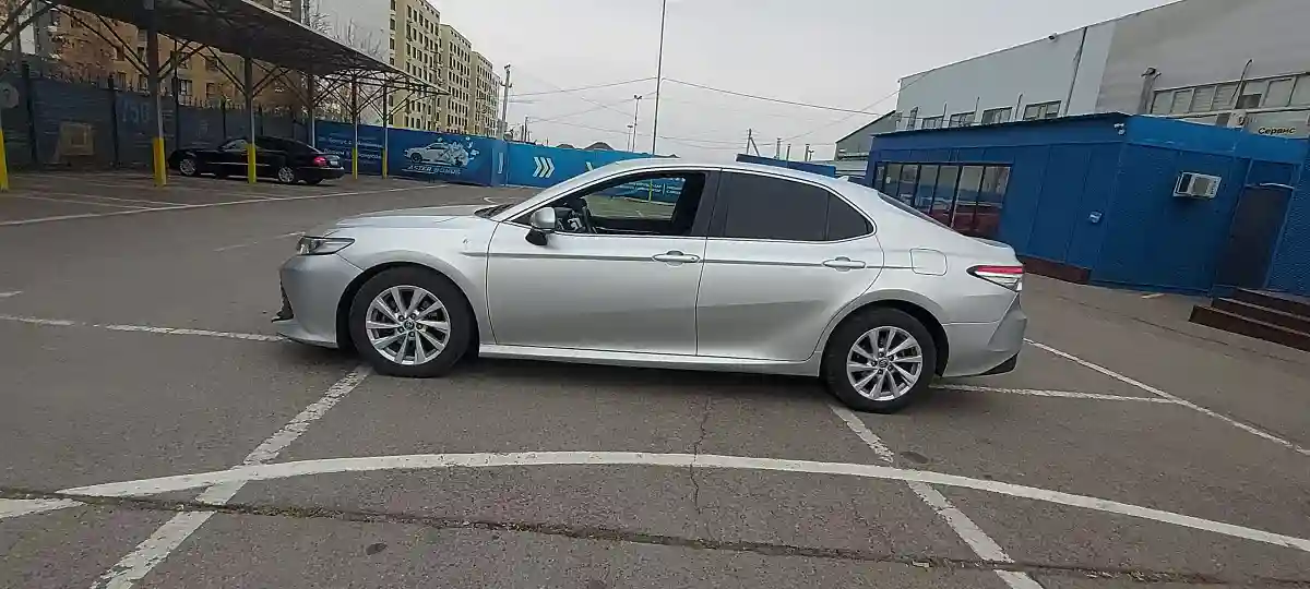 Toyota Camry 2018 года за 10 500 000 тг. в Алматы