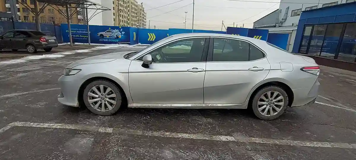 Toyota Camry 2018 года за 9 000 000 тг. в Алматы