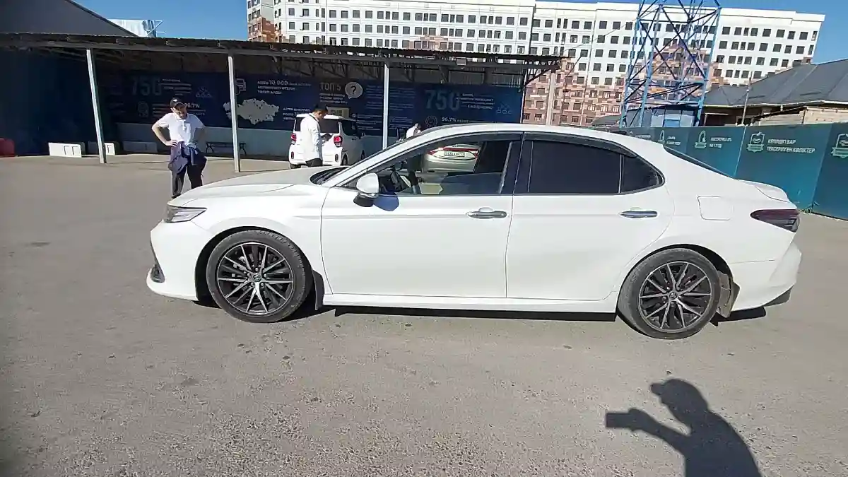 Toyota Camry 2022 года за 17 000 000 тг. в Шымкент