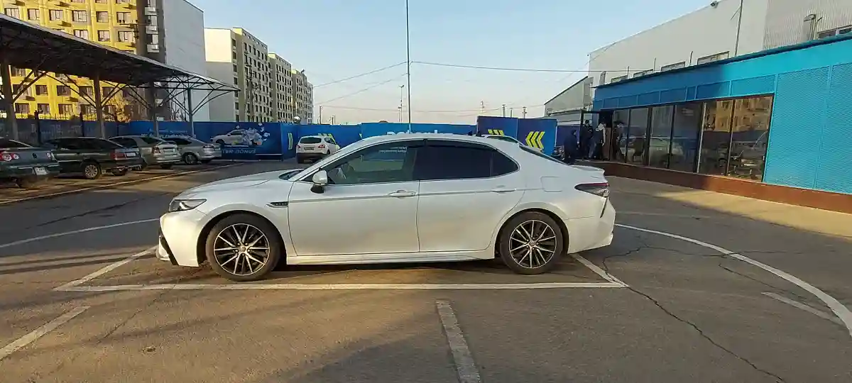 Toyota Camry 2022 года за 18 500 000 тг. в Алматы