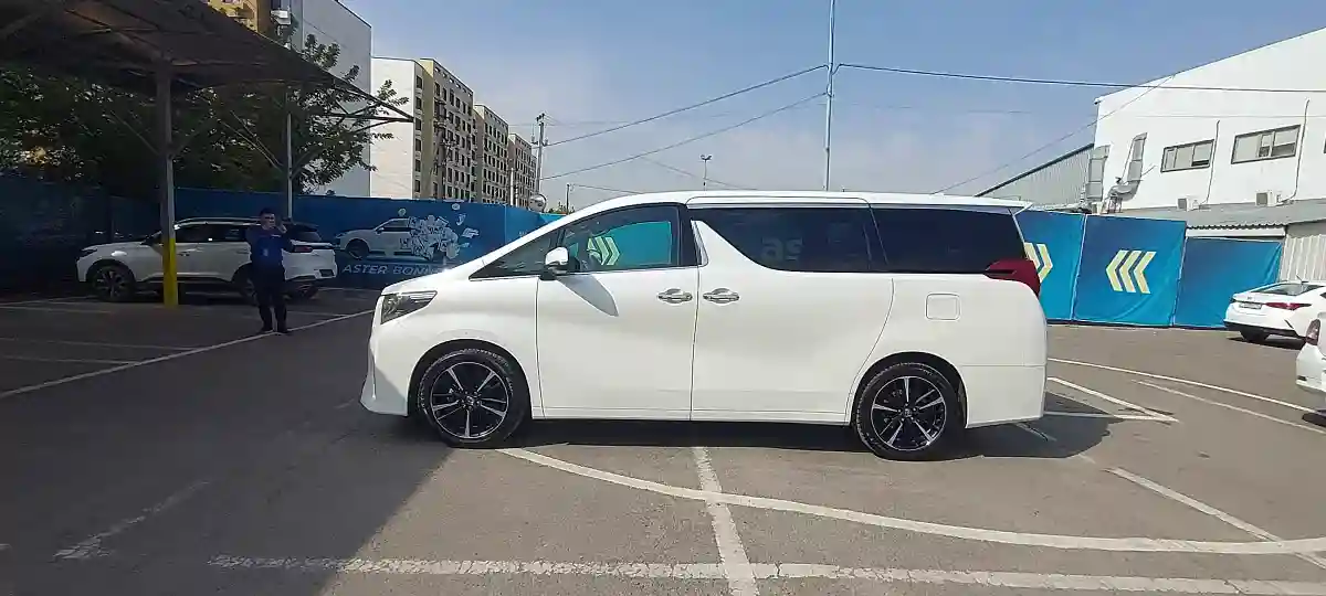 Toyota Alphard 2017 года за 32 000 000 тг. в Алматы