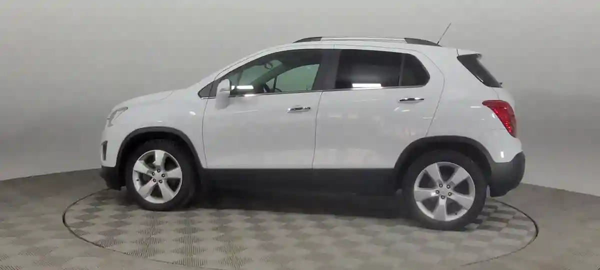 Chevrolet Tracker 2014 года за 6 452 000 тг. в Караганда