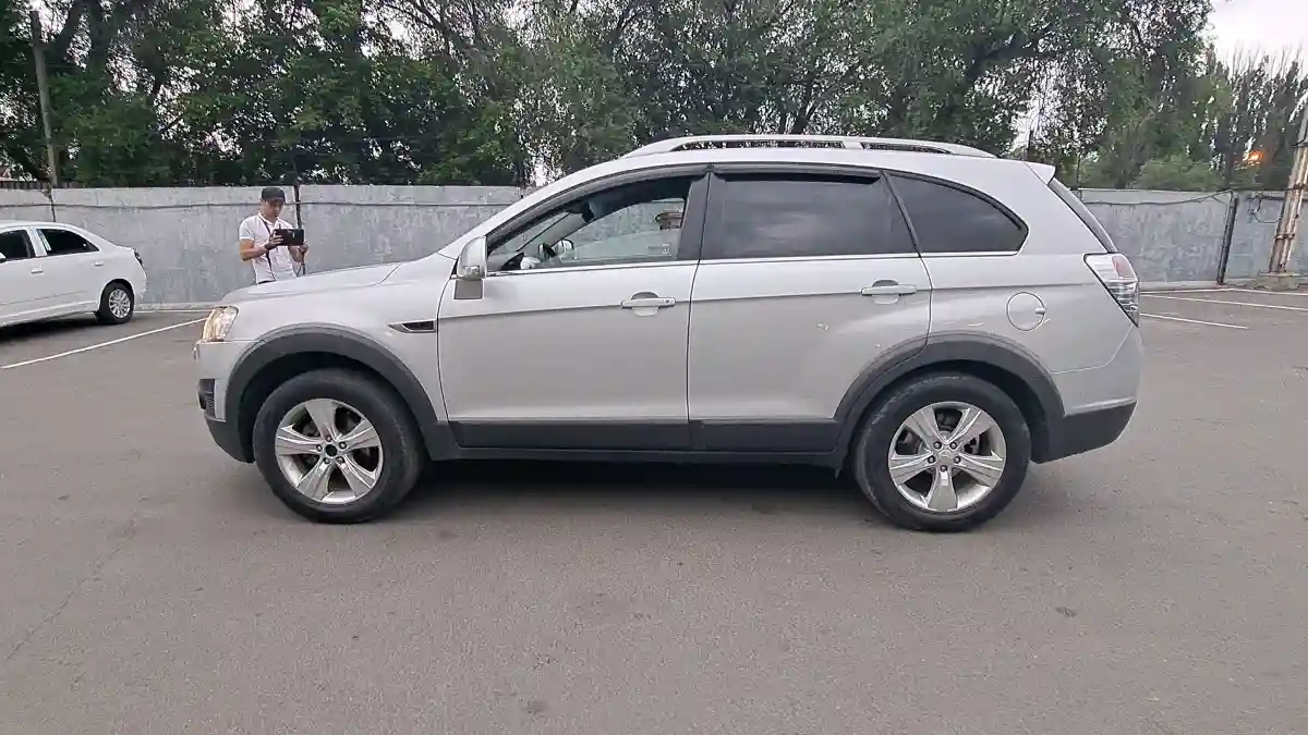 Chevrolet Captiva 2012 года за 7 800 000 тг. в Алматы