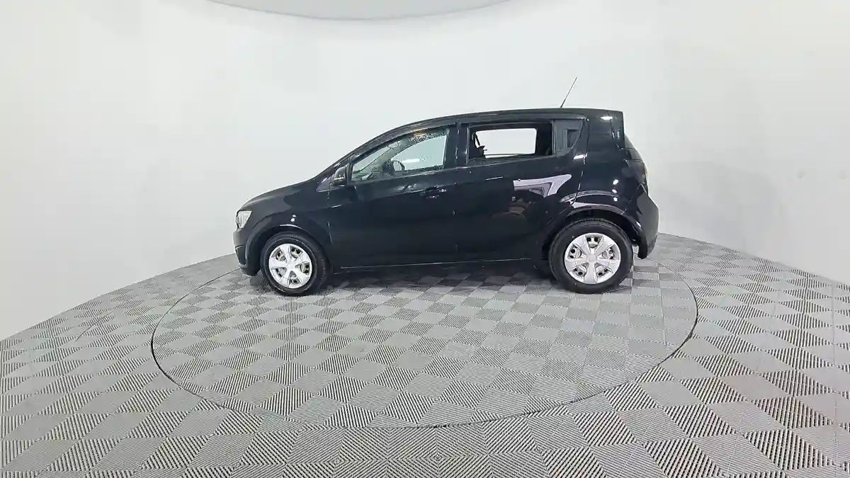 Chevrolet Aveo 2013 года за 2 390 000 тг. в Астана